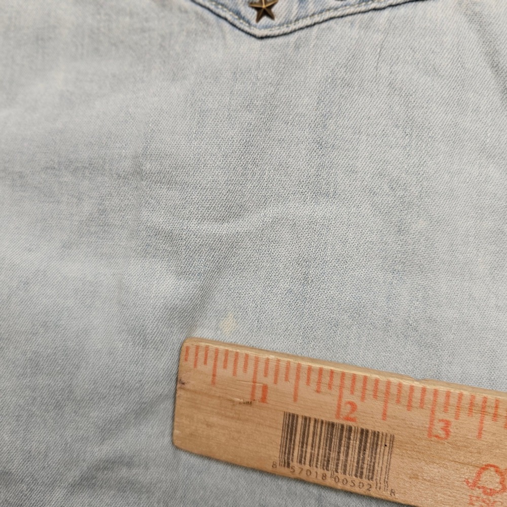 Levi Strauss Co Womens Denim Western Shirt Light Wash Studded Star Classic Fit M - Picture 9 of 11
